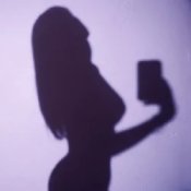 Обложка LØLØ – me with no shirt on