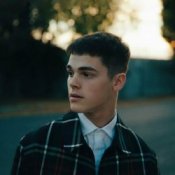 AJ Mitchell – Growing Pains