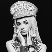 Обложка Poppy – In A Minute